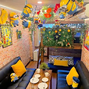 Orange House Apartment